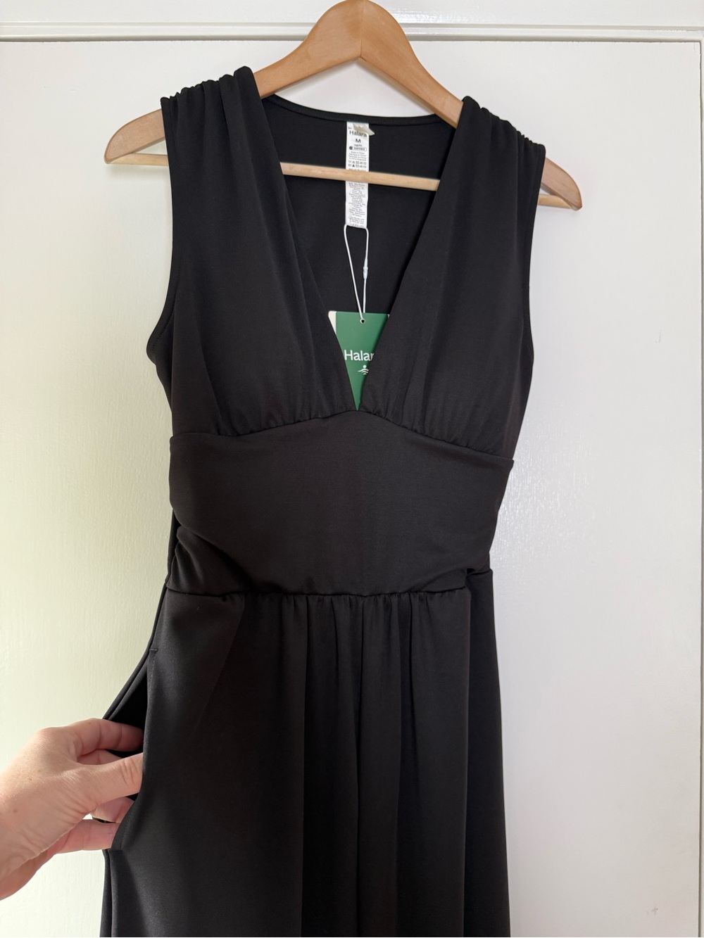 🆕 Halara V-Neck Sleeveless Ruched Pocket Jumpsuit Easy Peezy Black Chic Sporty - Picture 8 of 16